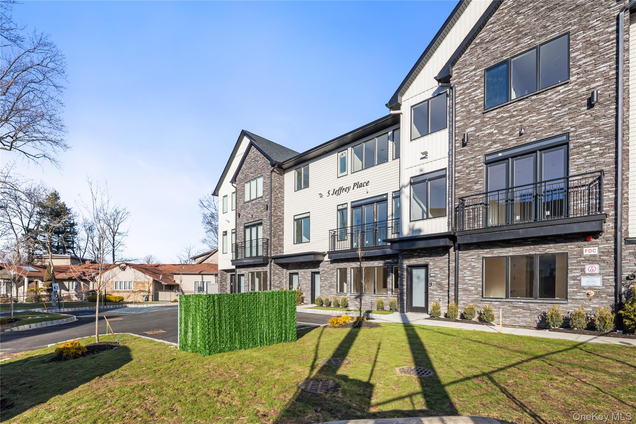 5 Jeffrey Place Unit: 112