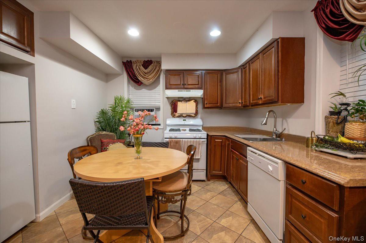 28 E Catherine Street