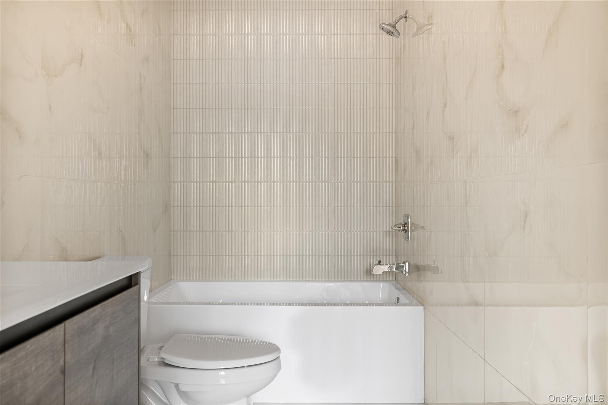 3 E Funston Avenue Unit: 221