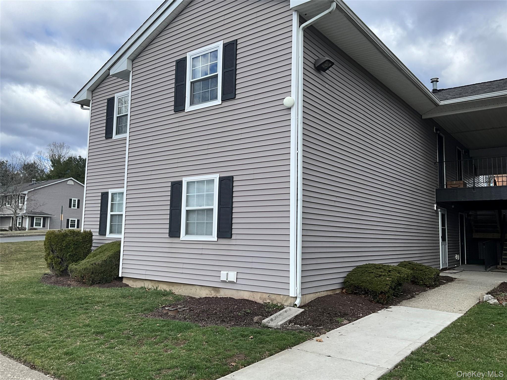 100 Hillside Drive Unit: B10