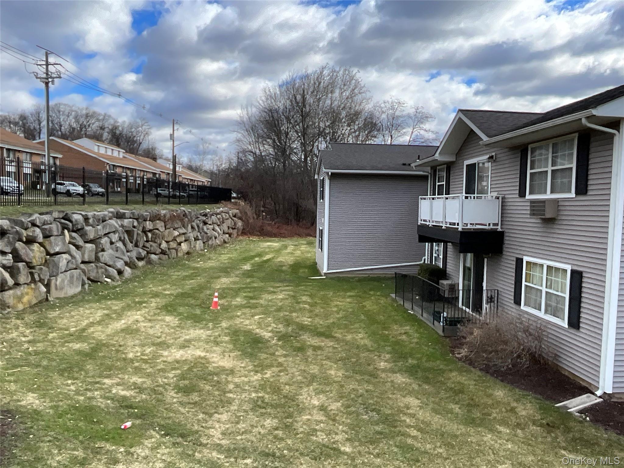 100 Hillside Drive Unit: B10