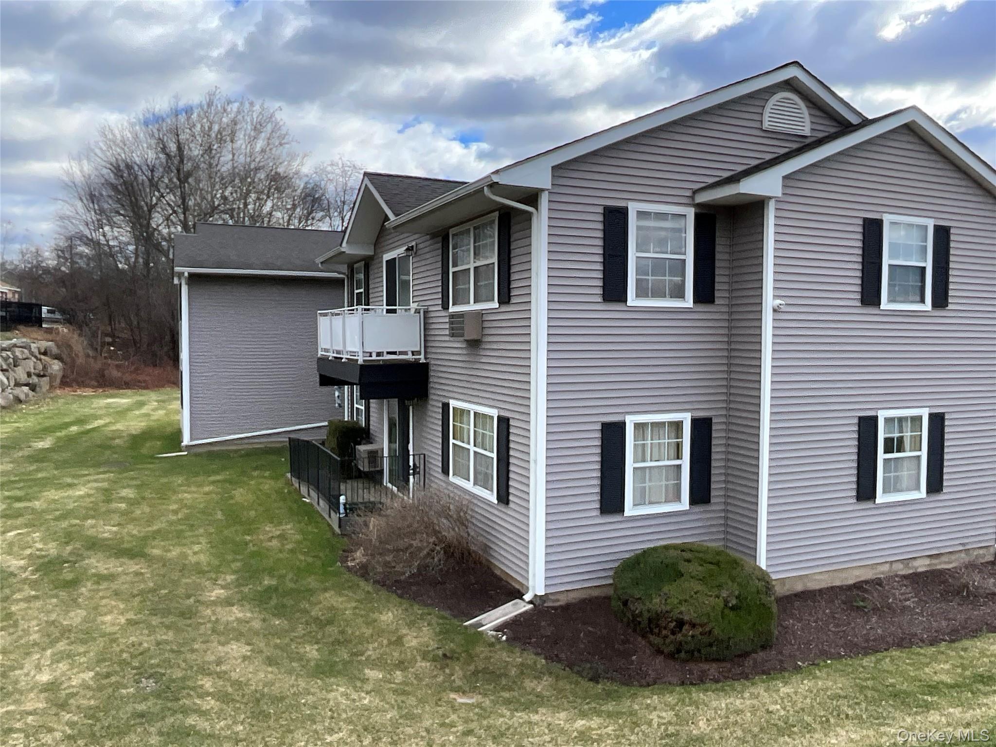 100 Hillside Drive Unit: B10