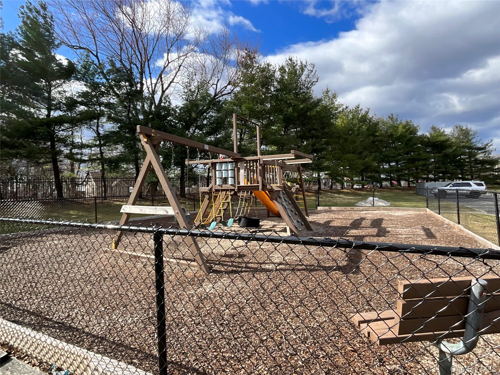 100 Hillside Drive Unit: B10