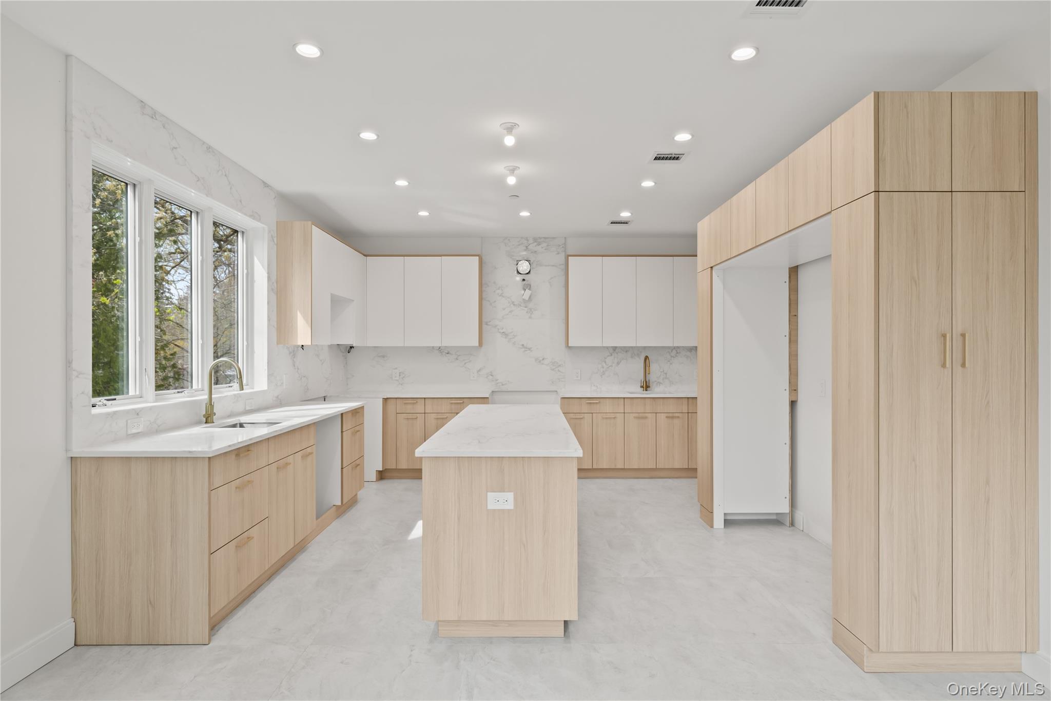 5 Mirror Lake Road Unit: 201