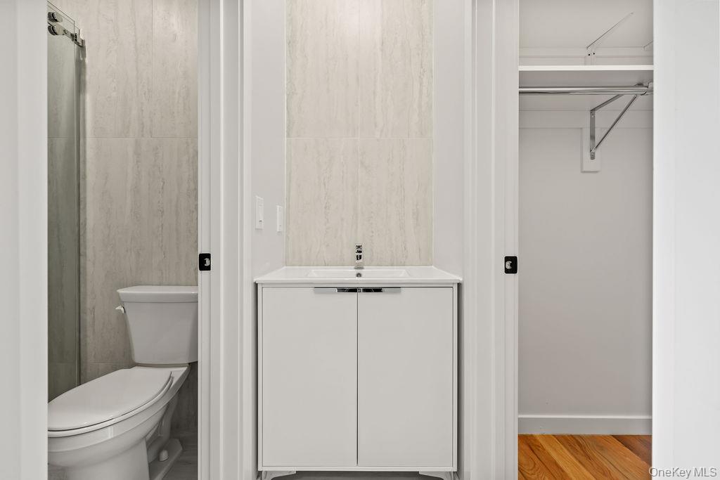 5 Mirror Lake Road Unit: 201