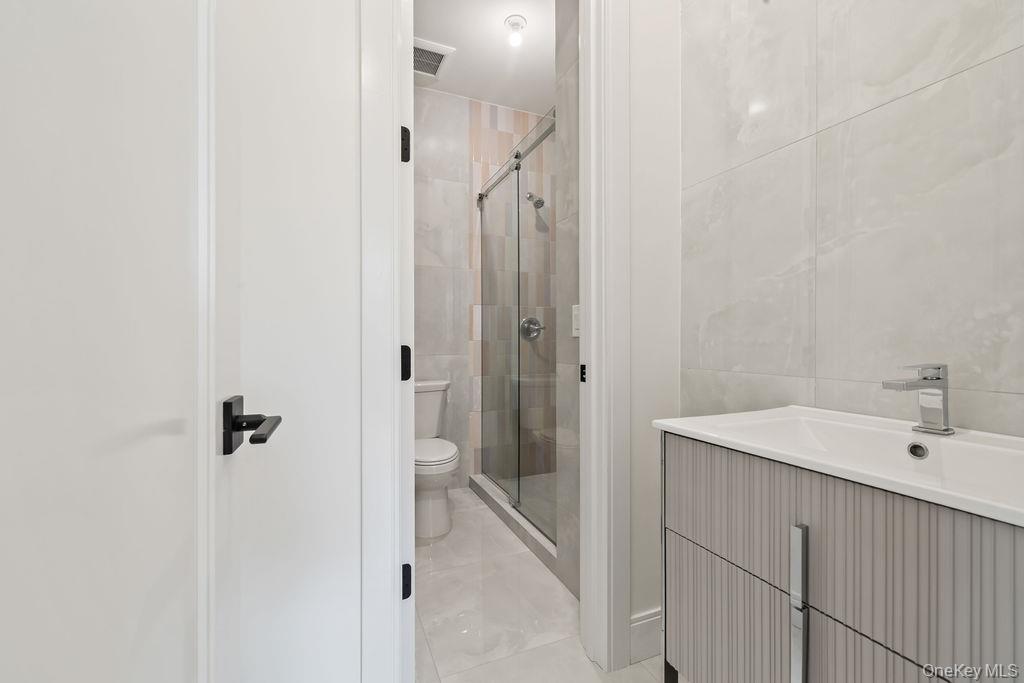 5 Mirror Lake Road Unit: 201