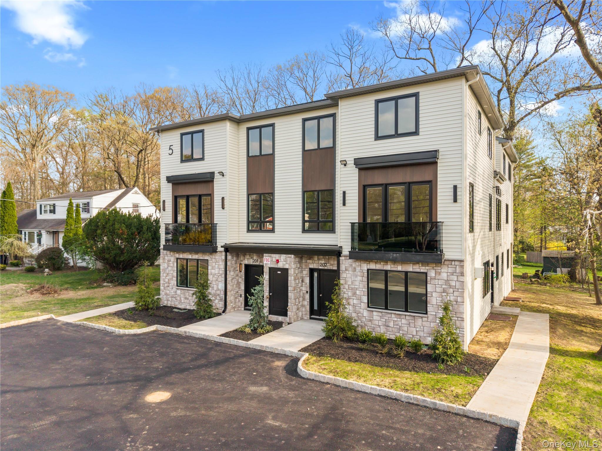 5 Mirror Lake Road Unit: 201