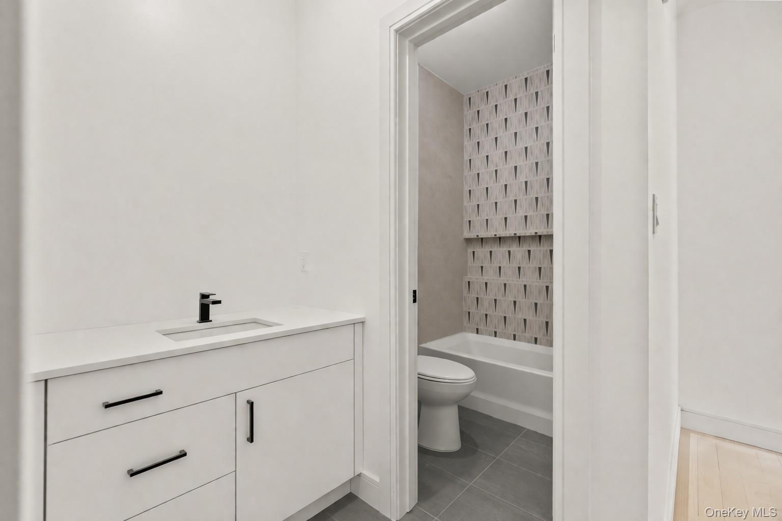 13 Warren Court Unit: 212
