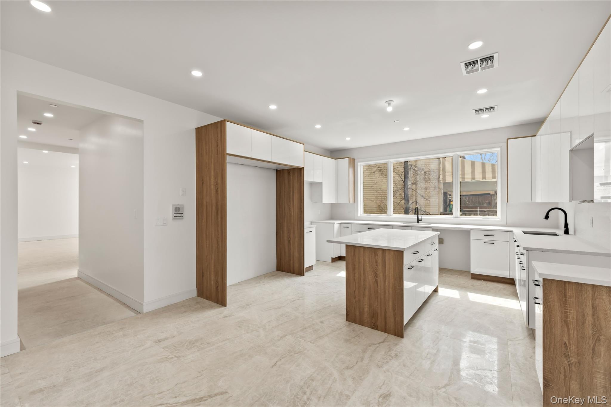 13 Warren Court Unit: 212