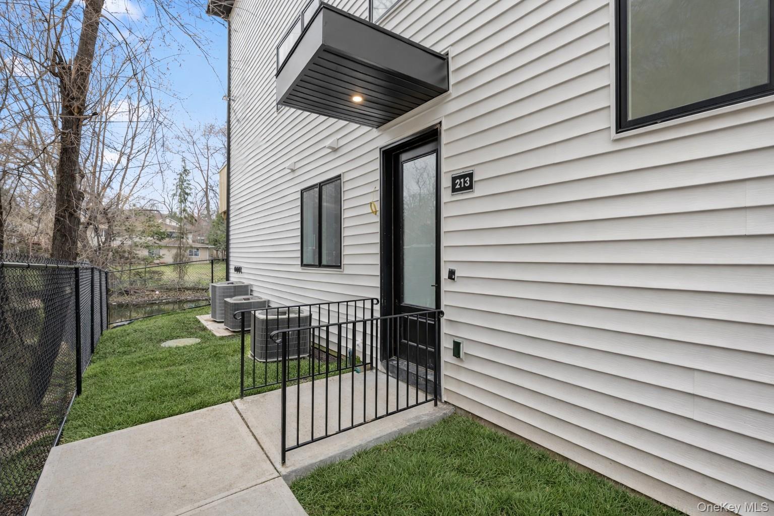 13 Warren Court Unit: 212