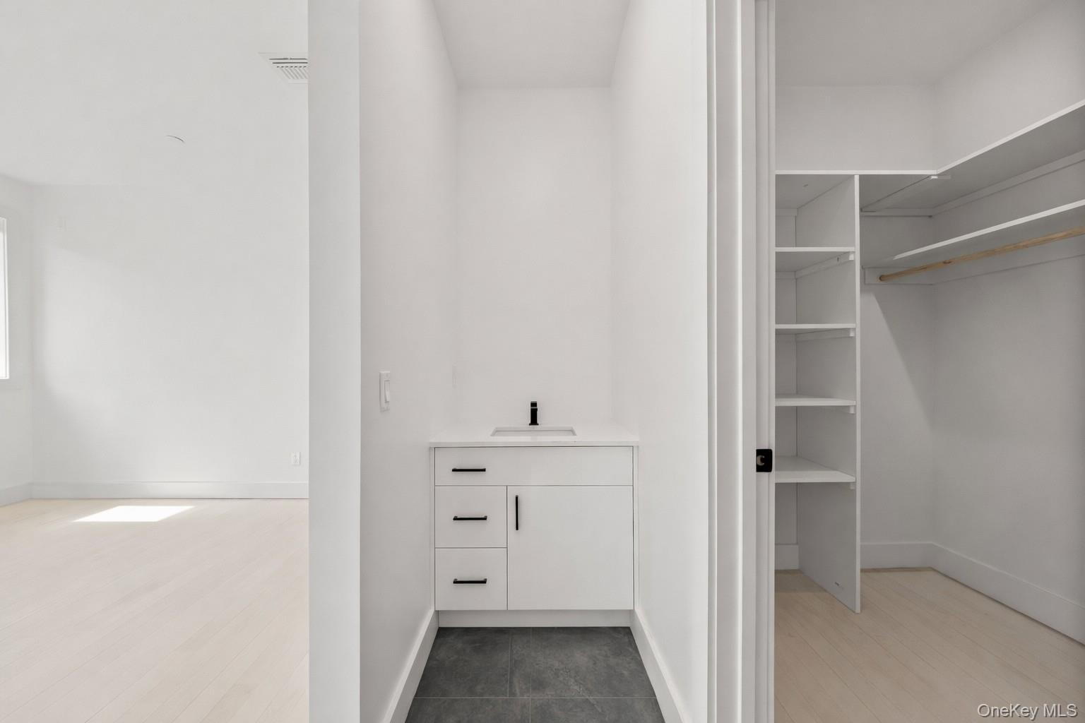 13 Warren Court Unit: 212