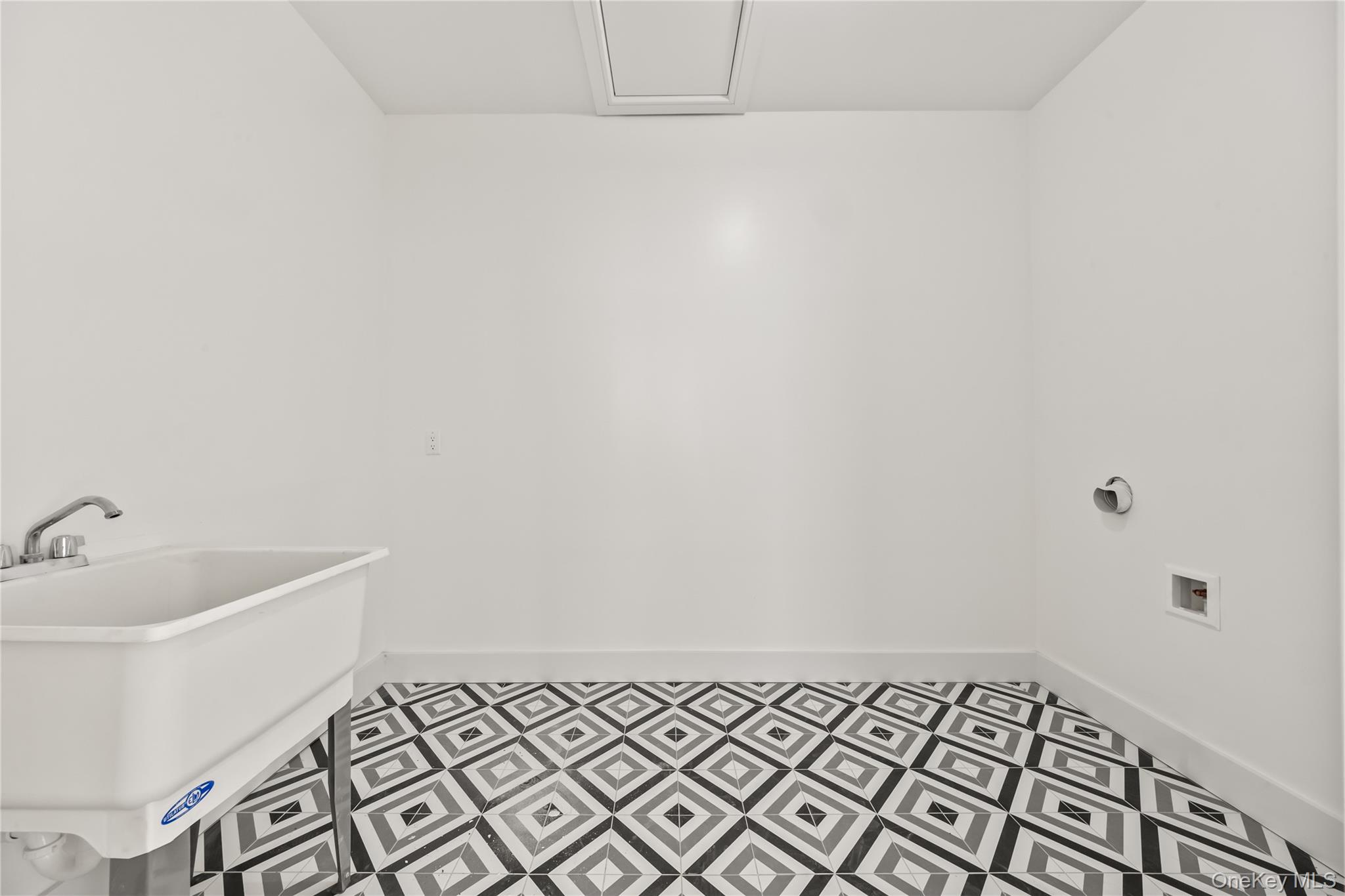 13 Warren Court Unit: 212