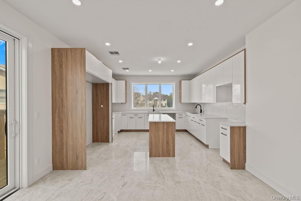 15 Warren Court Unit: 201