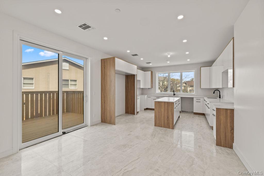15 Warren Court Unit: 201
