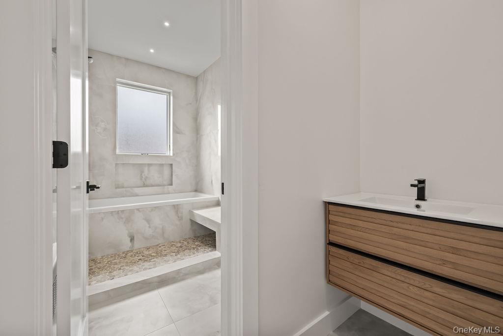 11 Lincoln Street Unit: 101