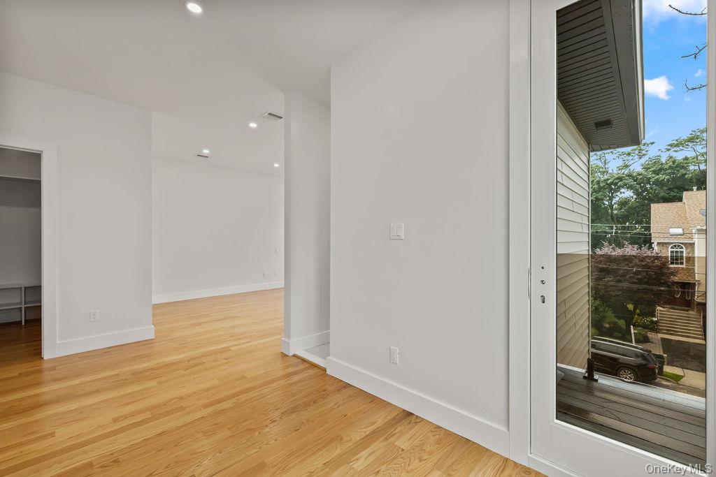 11 Lincoln Street Unit: 101