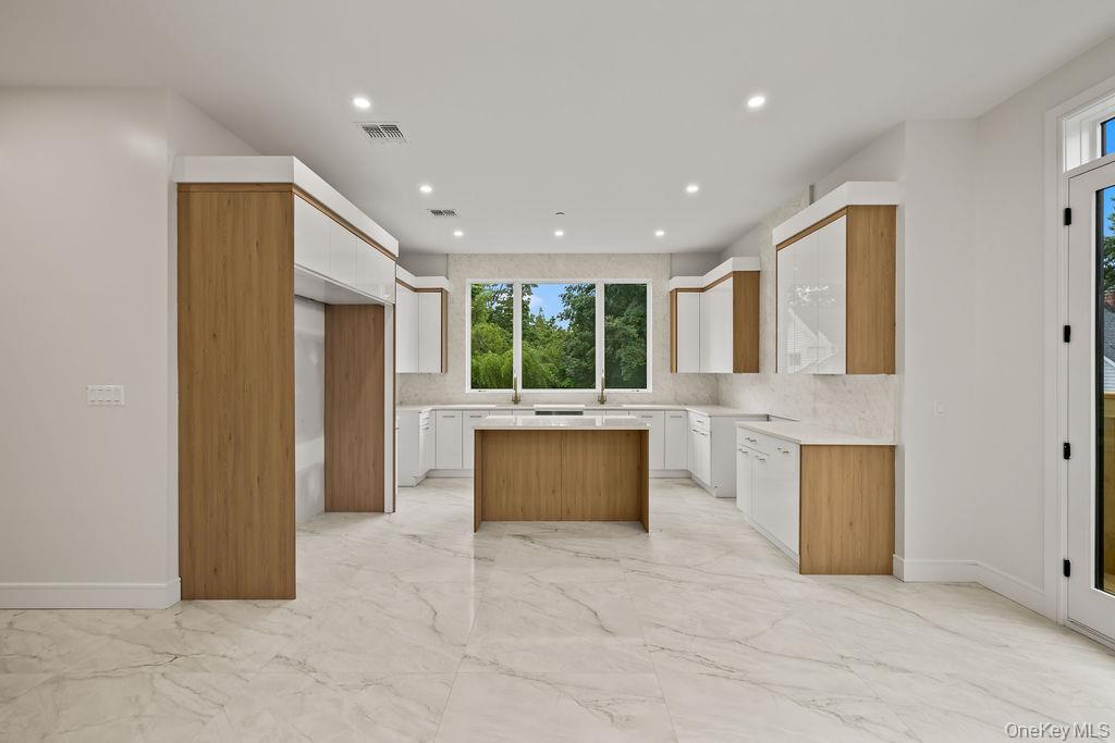 11 Lincoln Street Unit: 101