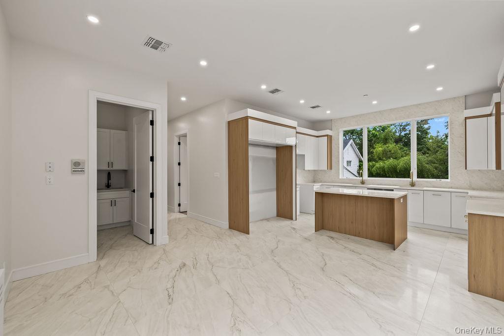 11 Lincoln Street Unit: 101