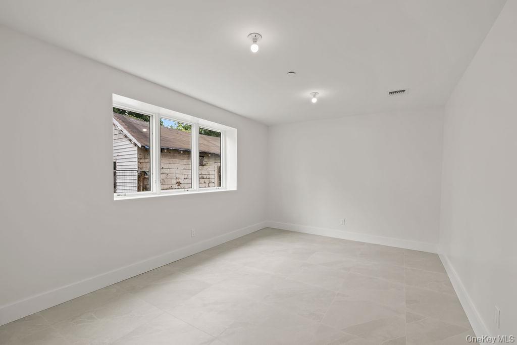11 Lincoln Street Unit: 101
