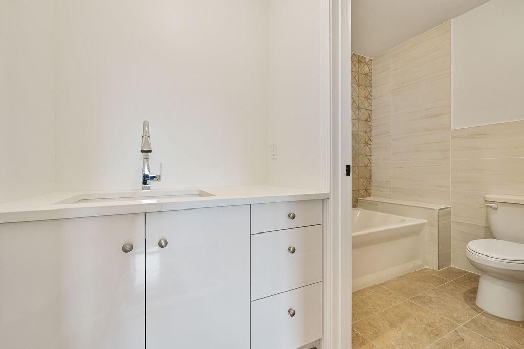 23 Northbrook Road Unit: 202