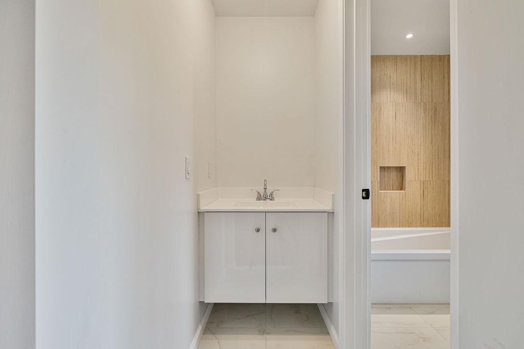 23 Northbrook Road Unit: 202