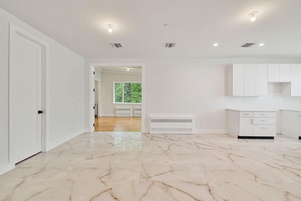 23 Northbrook Road Unit: 202