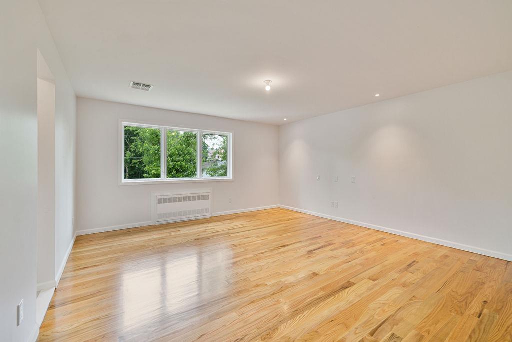 23 Northbrook Road Unit: 202