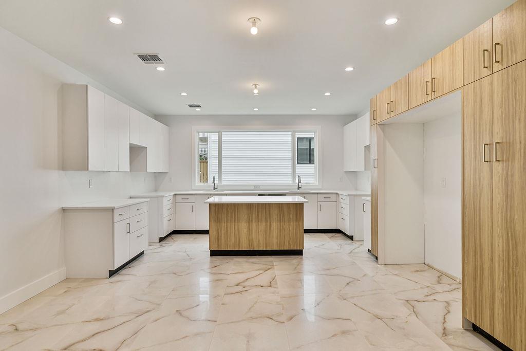 23 Northbrook Road Unit: 202