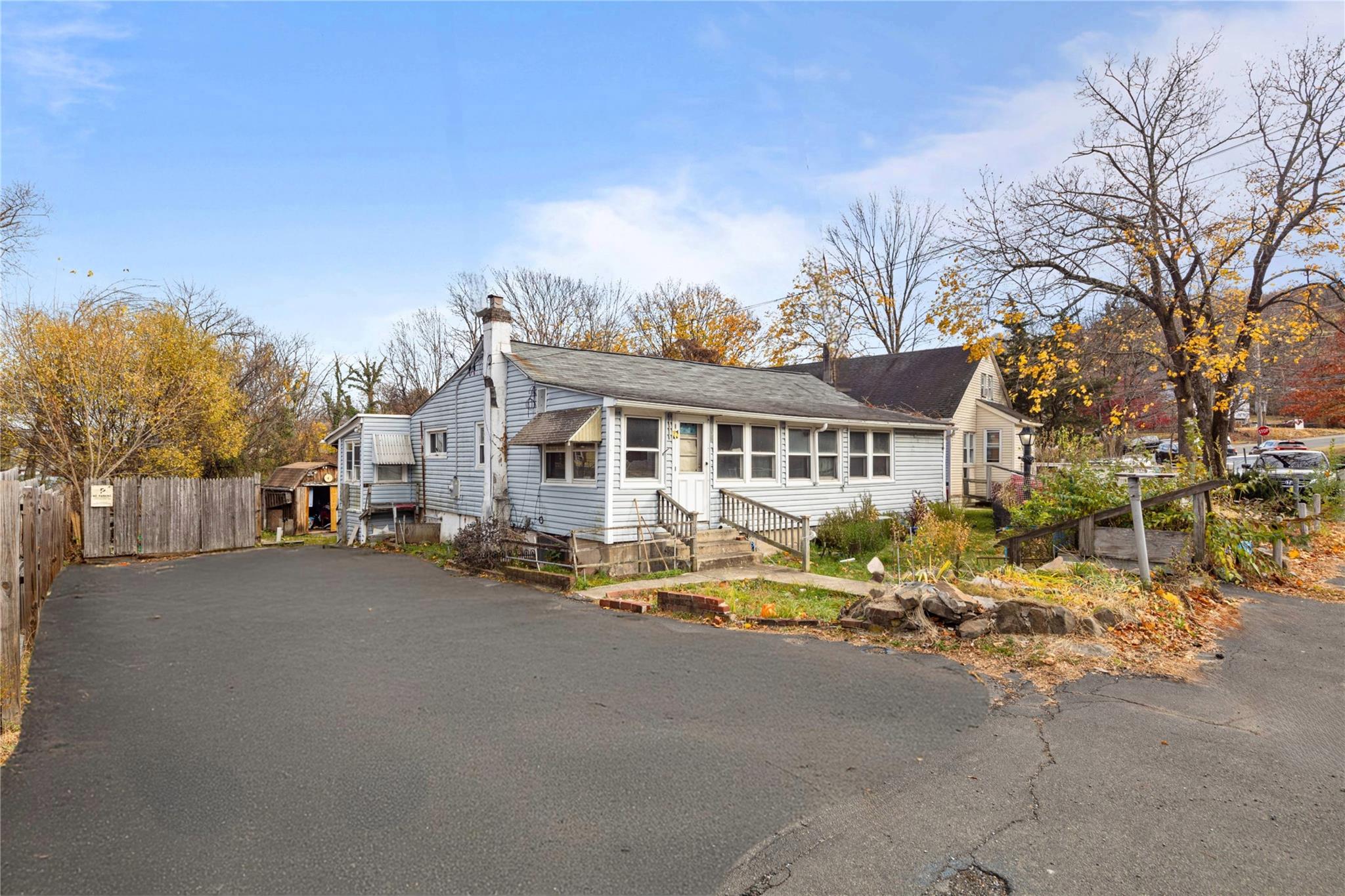 11 Waldron Avenue