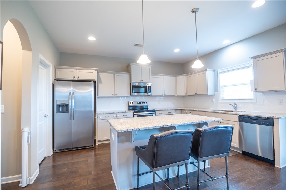 2408 ROCKY POINT DRIVE