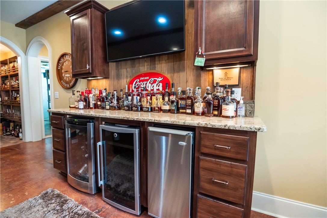 2492 GLENN BROOKE DRIVE