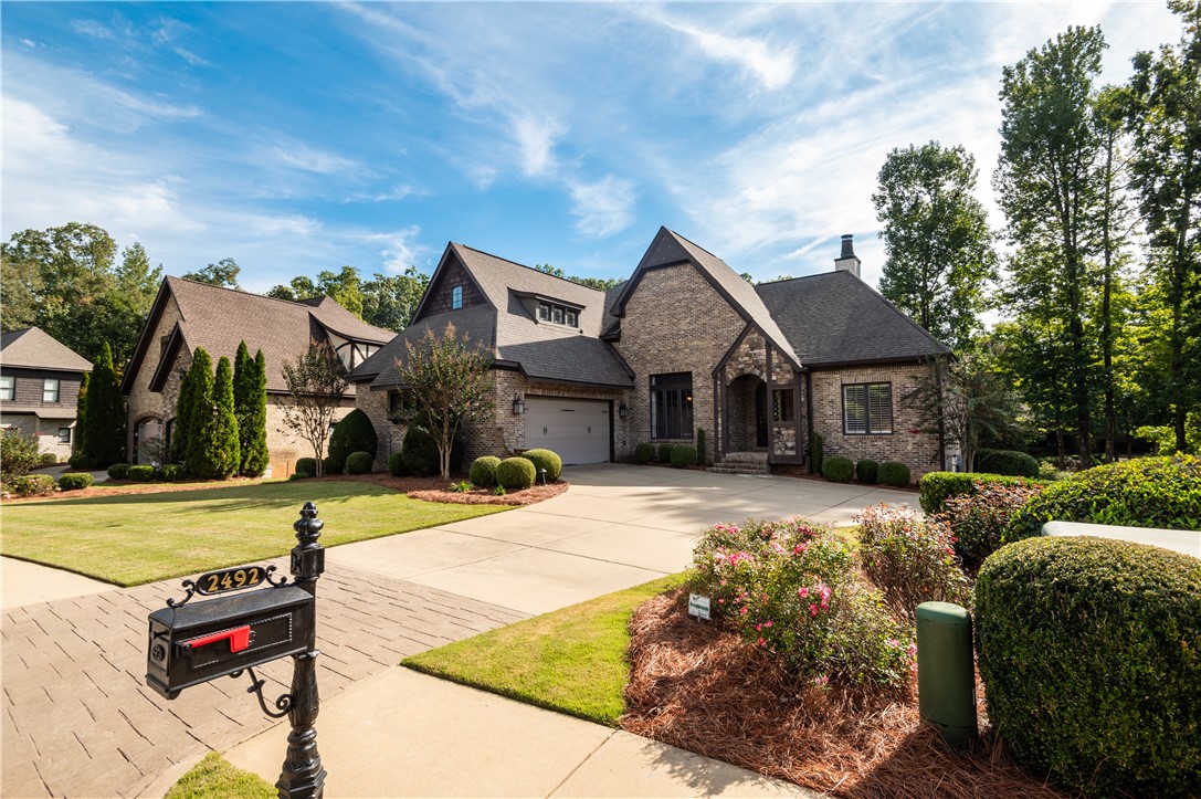 2492 GLENN BROOKE DRIVE