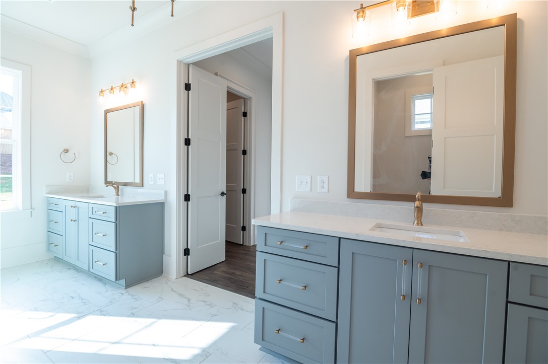 816 SUMMERLIN CIRCLE