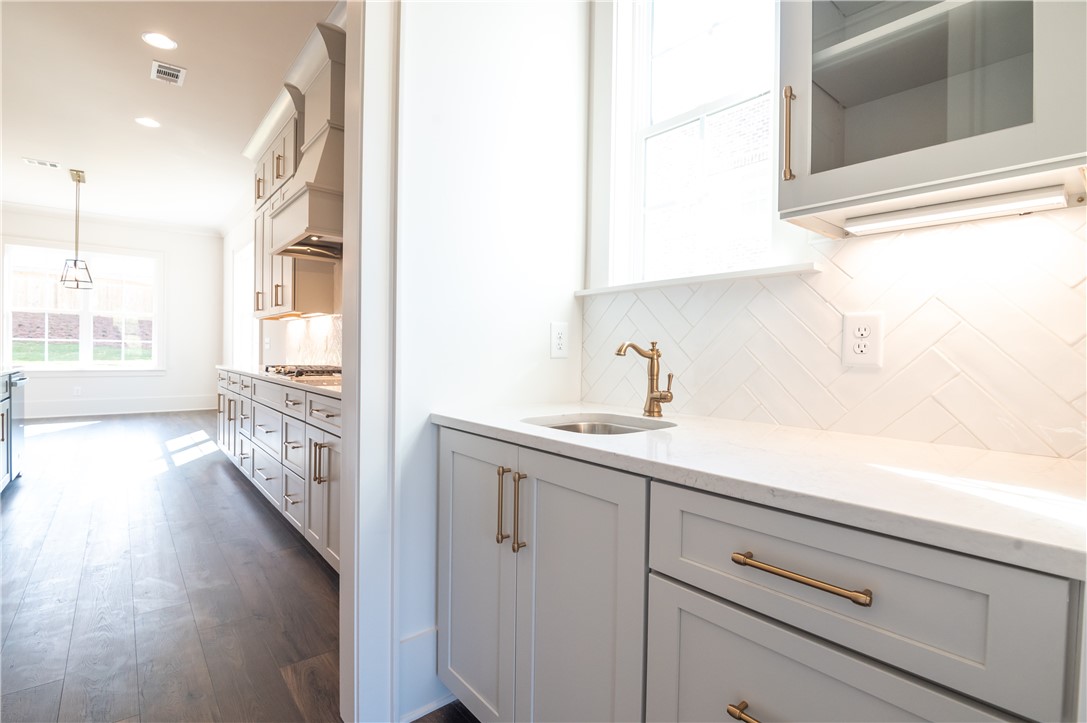 816 SUMMERLIN CIRCLE