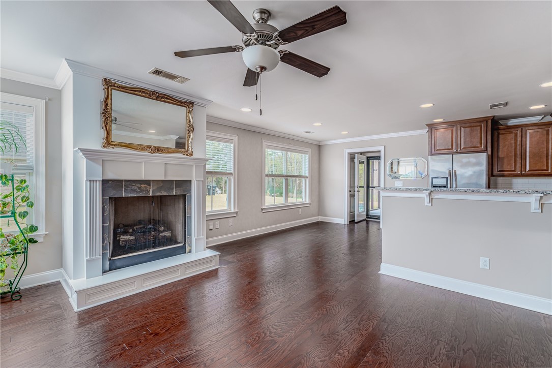 555 TOWNE LAKE PARKWAY