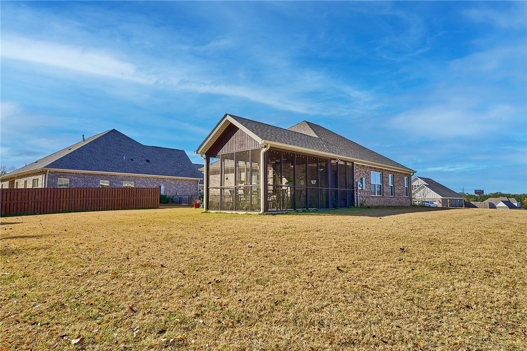 555 TOWNE LAKE PARKWAY