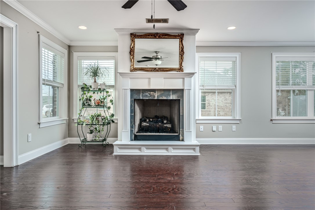 555 TOWNE LAKE PARKWAY