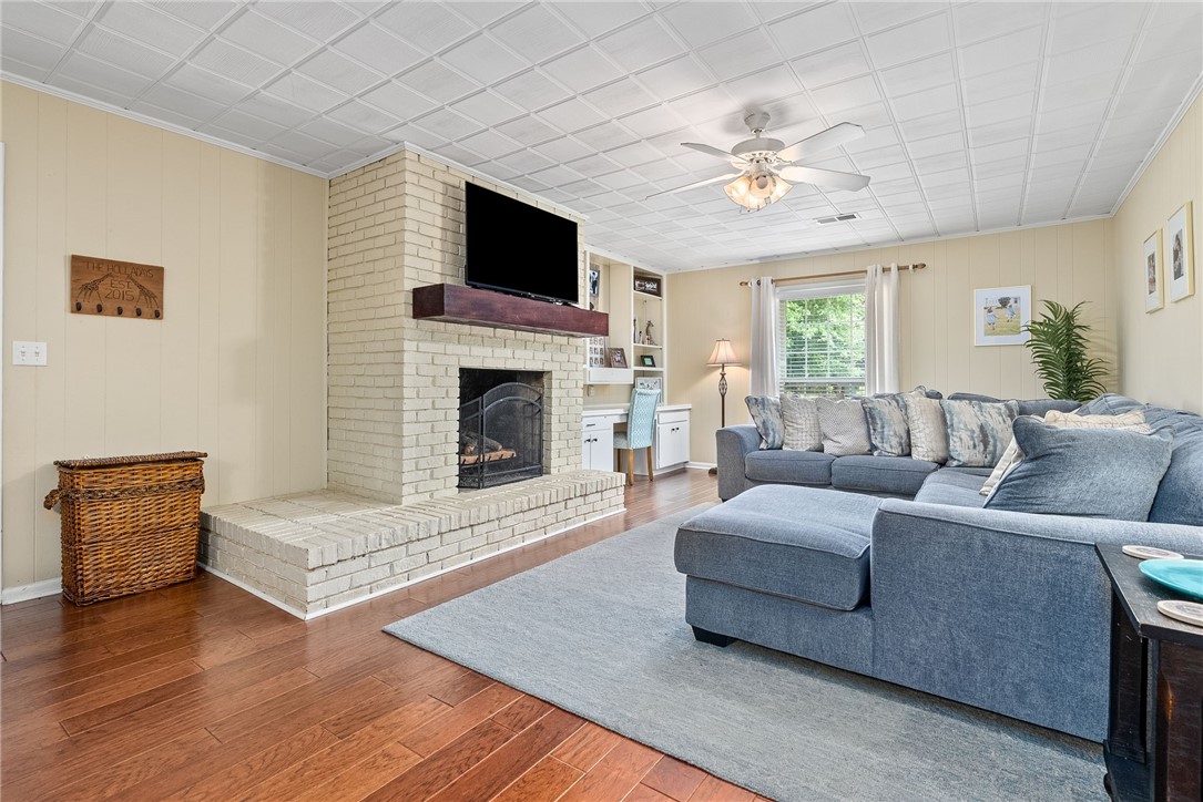 1706 HIGHLAND CIRCLE