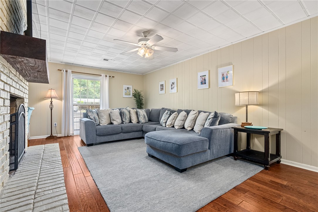 1706 HIGHLAND CIRCLE