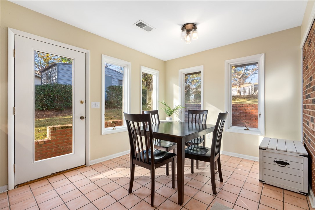 1706 HIGHLAND CIRCLE