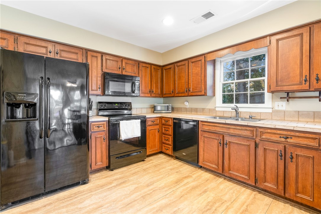 1706 HIGHLAND CIRCLE