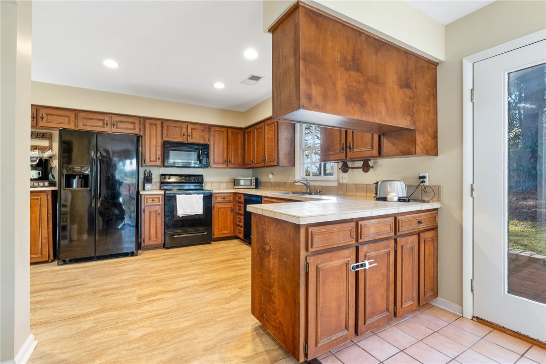 1706 HIGHLAND CIRCLE