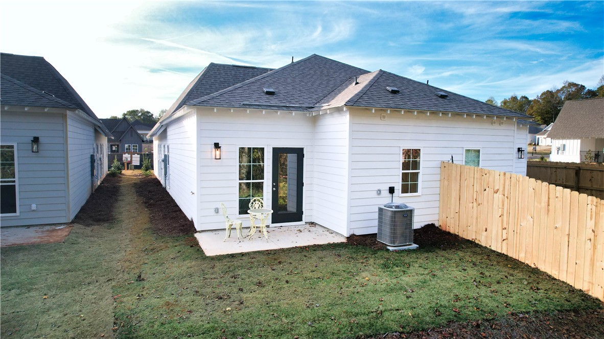 1208 HIDDEN DEN TRAIL