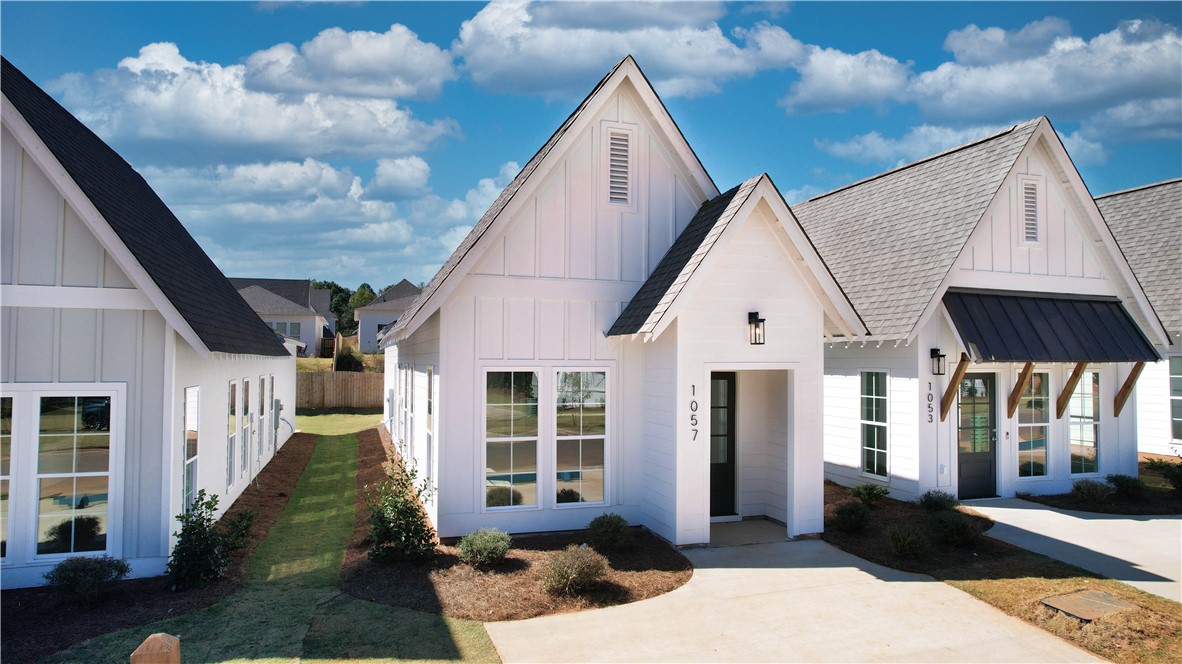 1208 HIDDEN DEN TRAIL