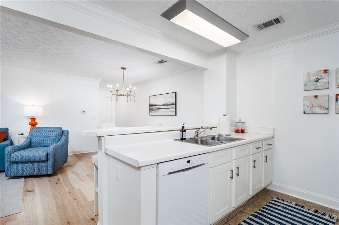 1114 S COLLEGE STREET 4102