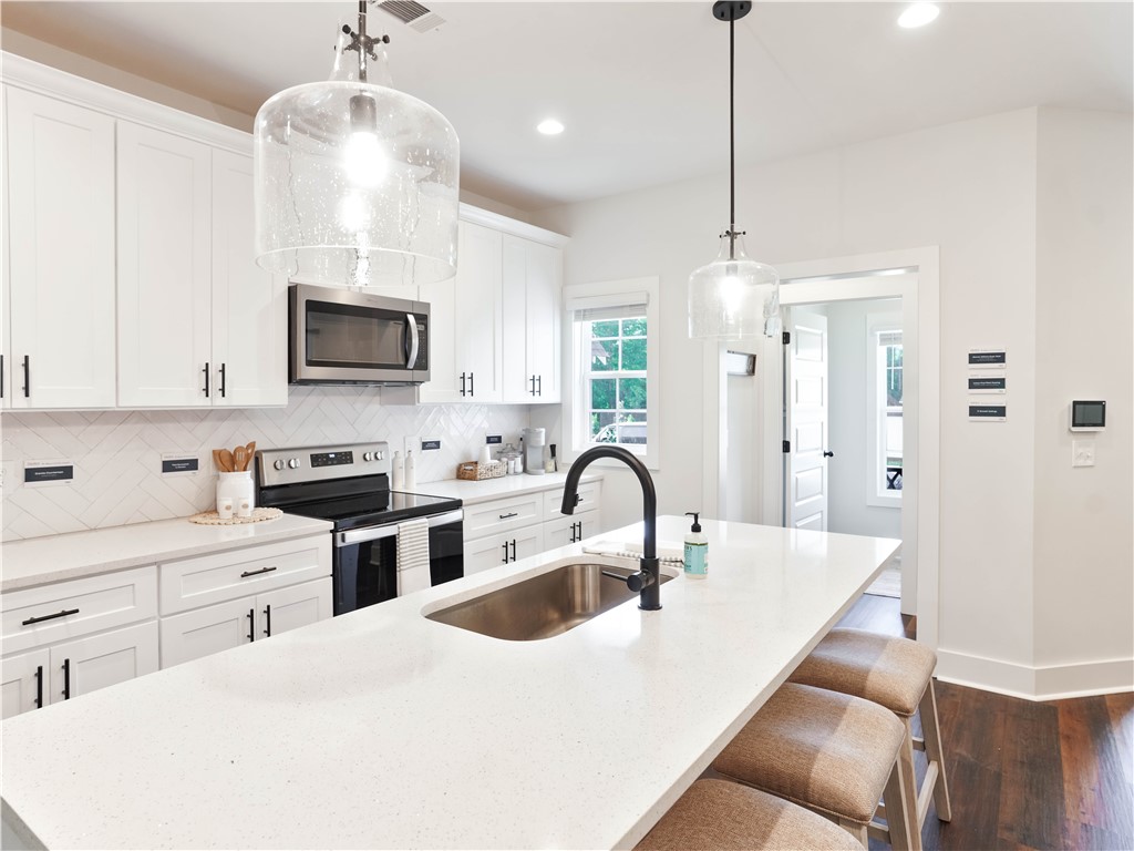 1168 WOODLAND CIRCLE