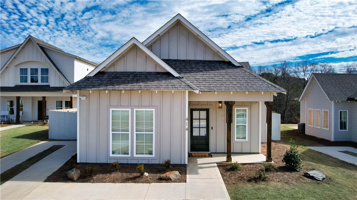 1168 WOODLAND CIRCLE