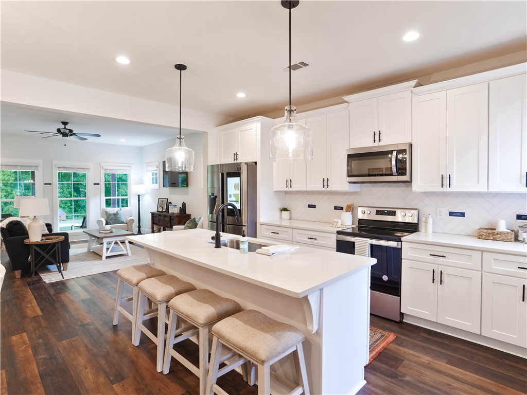 1168 WOODLAND CIRCLE