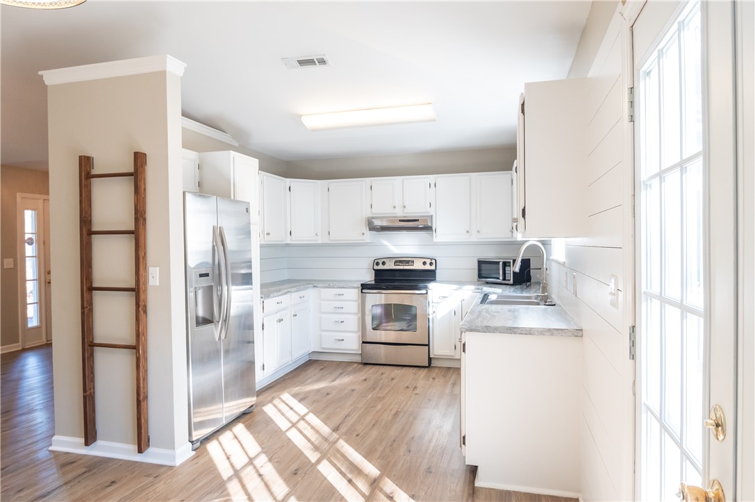 630 N COLLEGE STREET