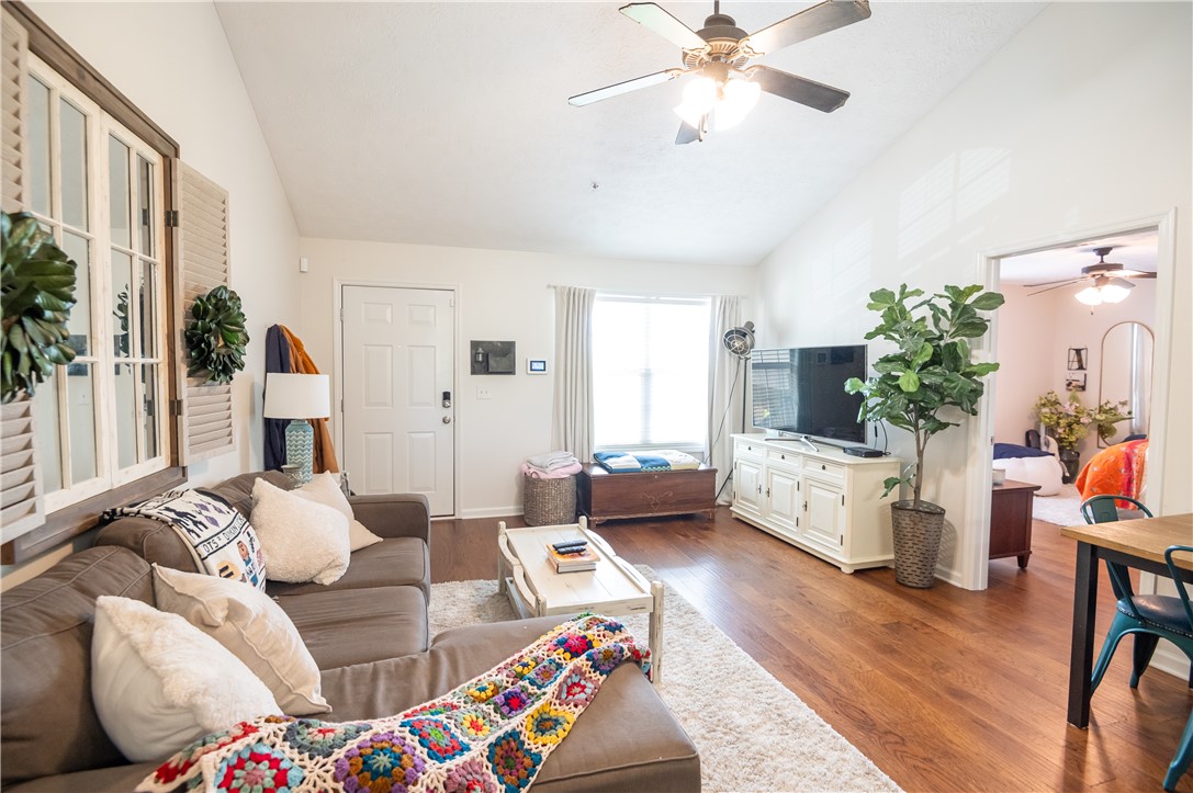 402 W GLENN AVENUE B306